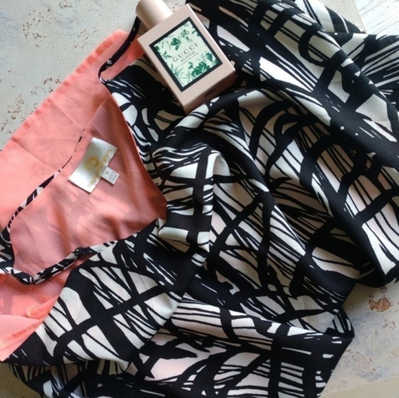 Collective Concepts Two Layer Top. - Picture 5 of 8